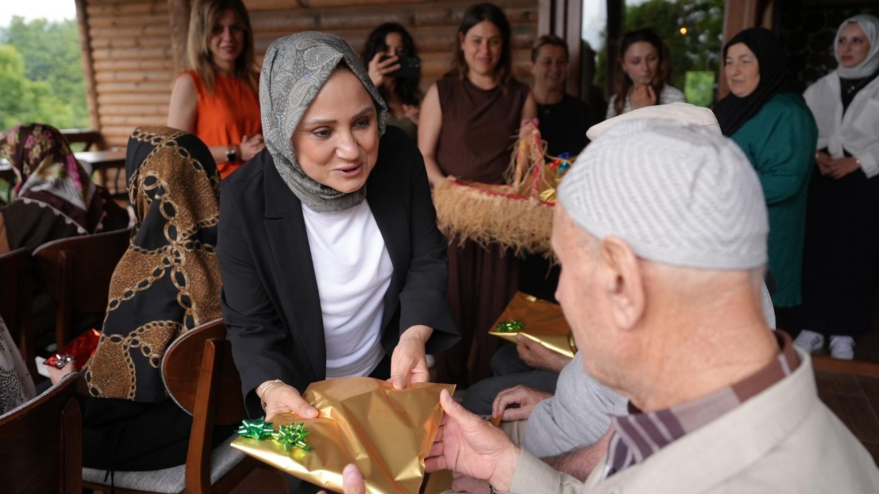 ALZHEIMER MERKEZİ KONUKLARI AYDINPINAR’DA AĞIRLANDI