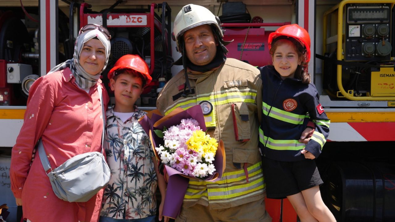 DUYGUSAL TATBİKAT; DÜZCE BELEDİYESİ’NDEN İTFAİYE BABALARINA BABALAR GÜNÜ SÜRPRİZİ