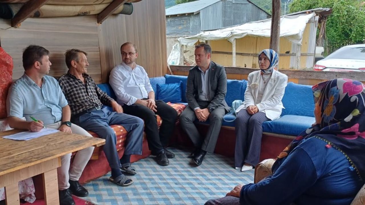 Kaymakam Sönmezel, Cumayeri’nde Kapı Kapı Vatandaşla Buluşuyor