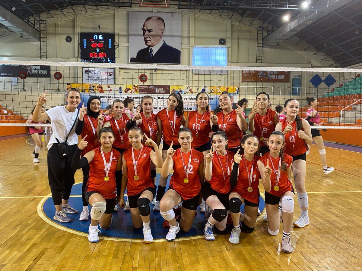 Voleybolda Düzce’ye 2 Madalya