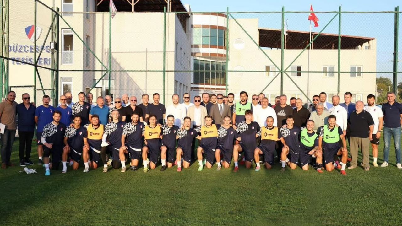 Vali Aslan, Düzcespor’u Maç Öncesi Ziyaret Etti; Şıralık Tesislerinde Futbolculara Başarı Diledi