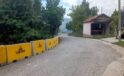 Köy Yollarında Güvenlik Hamlesi 20 Beton Bariyer Monte Edildi