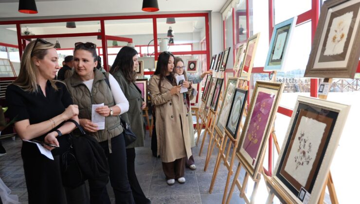Geleneksel Kağıt Atölyesi’nin Açılışı Gerçekleştirilerek ”Botanik Bahçenin Çiçekleri Sergisi” Beğeniye Sunuldu