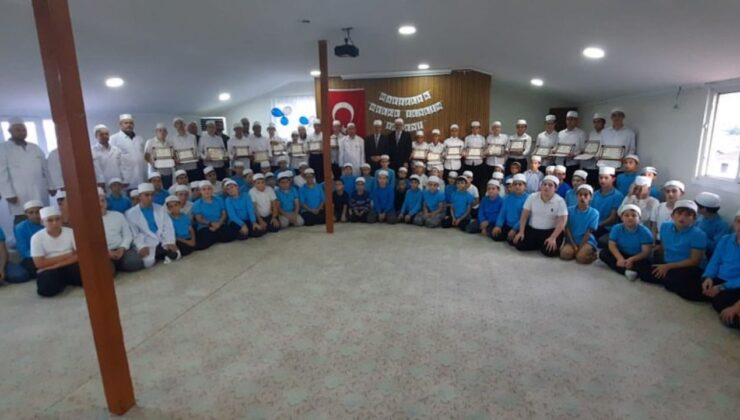 Düzce Hafız Hasan Erkek Kur’an Kursu’nda Hafızlık Belgesi Töreni Düzenlendi