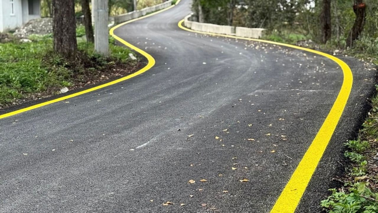 Düzce İl Özel İdaresi, Özyanık ve Samandere Köylerinde Yol Çizgi Çalışmalarını Tamamladı