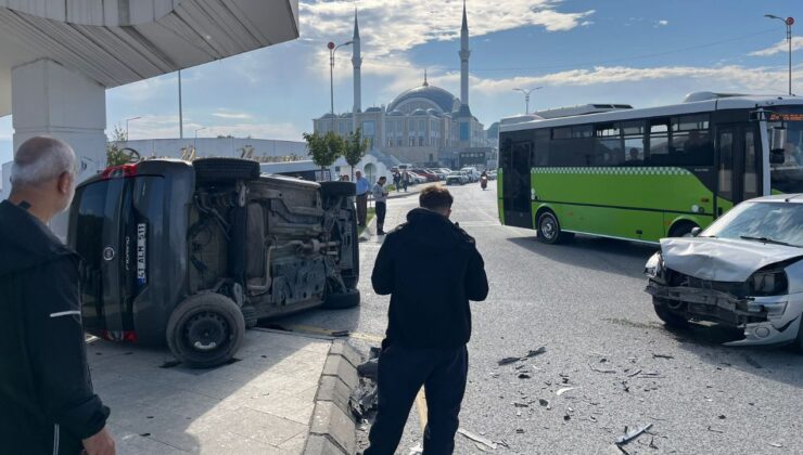 Düzce Üniversitesi Kavşağında Korkutan Kaza Araç Yan Yattı