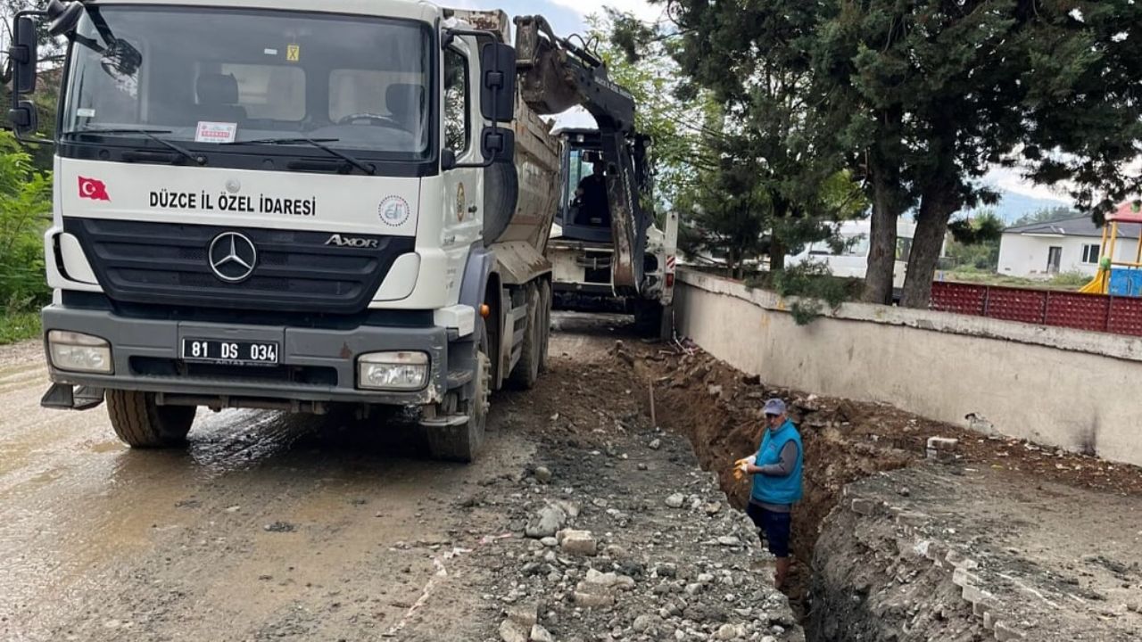 Hacıkadirler Köyü’nde İçme Suyu Hattı Yenileniyor