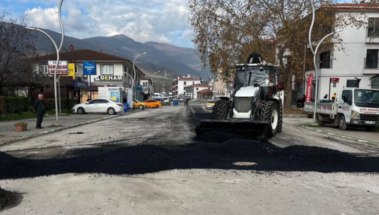 Konforlu Yollar İçin Titiz Çalışma: Çilimli’de Asfalt Yama İşleri Devam Ediyor