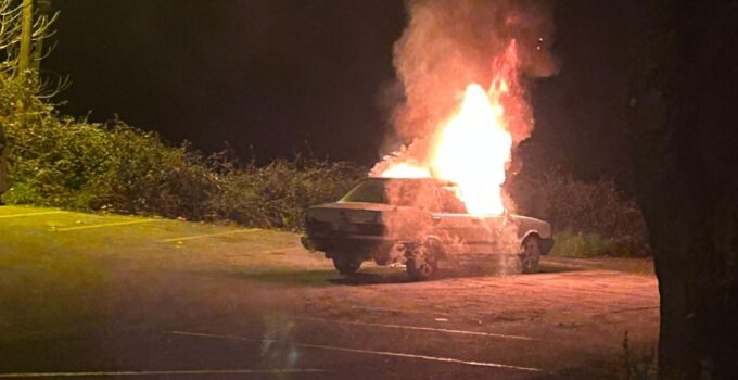 Akçakoca’da Park Halindeki Araç Alev Alev Yandı