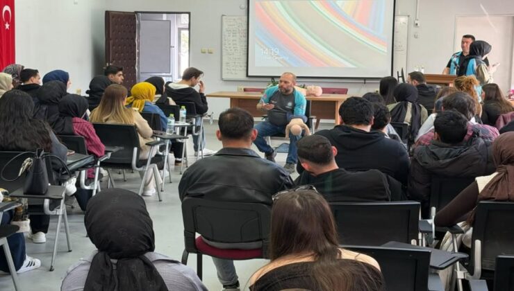 Üniversitede Uygulamalı İlk Yardım Eğitimi Gerçekleştirildi