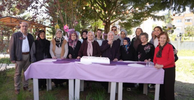 Alzheimer Merkezi’nde Anneler Günü Coşkusu